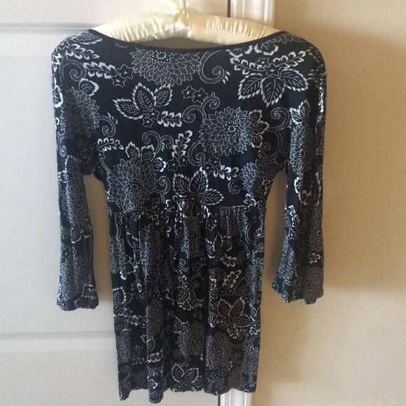 Express black and white top - Picture 3 of 4